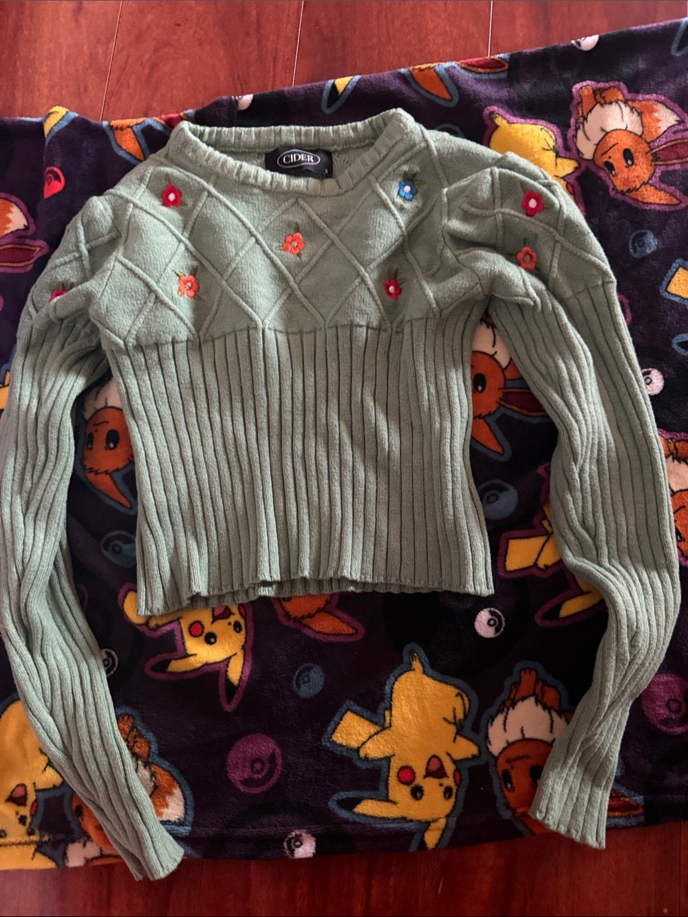 Girls sweater with flowers